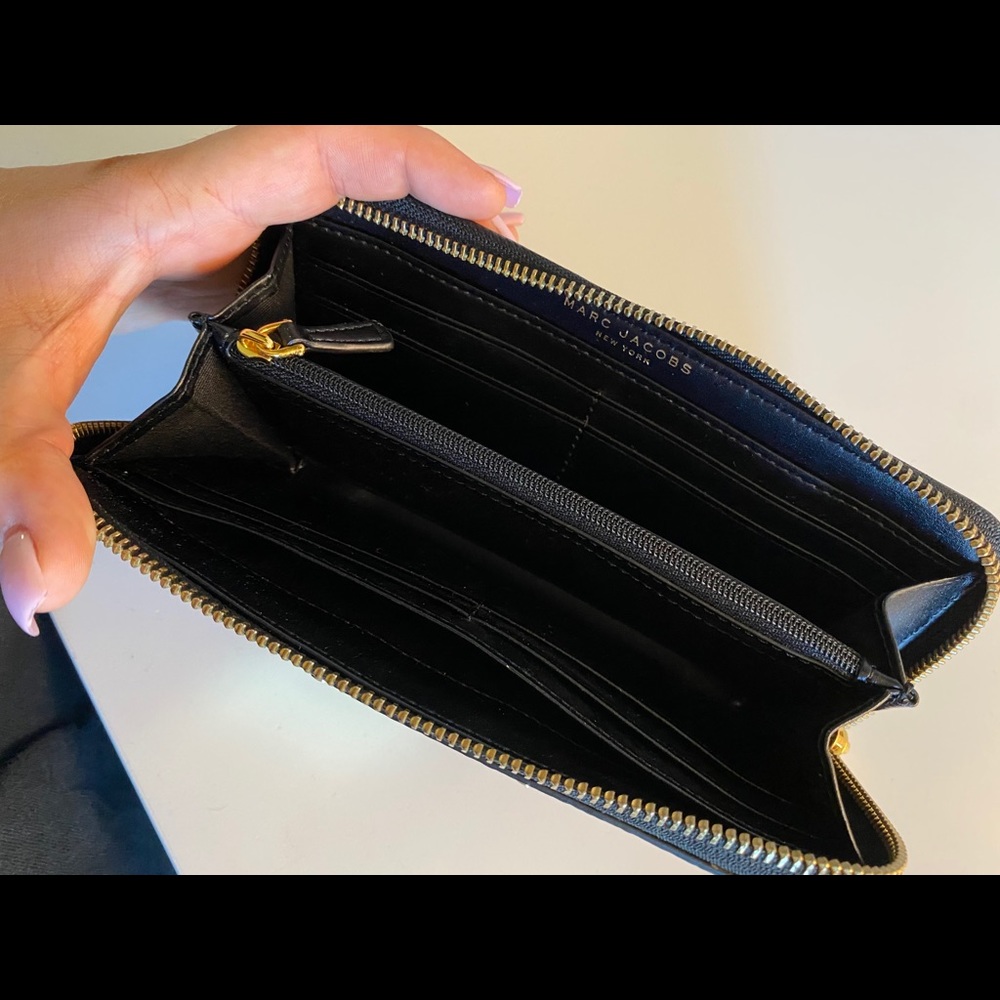 Marc Jacobs Zip Around Wallet - Black - Picture 2 of 2